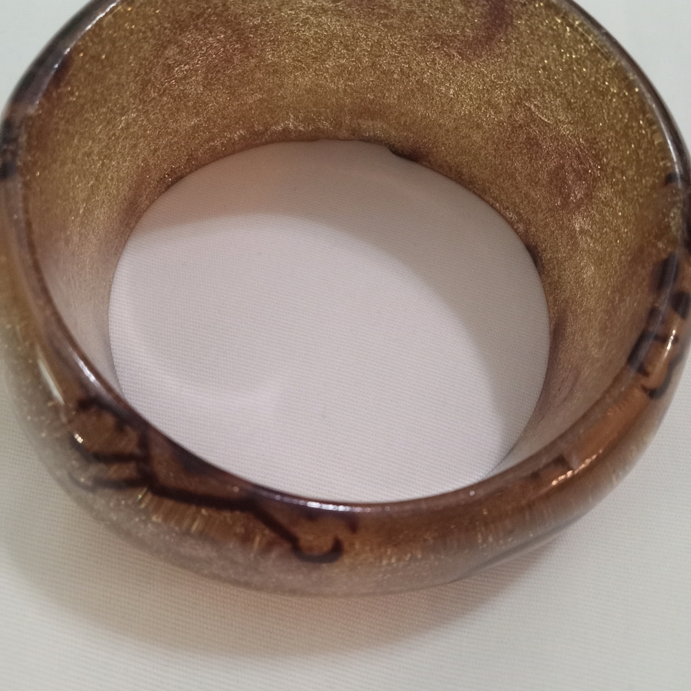 VINTAGE- GOLD LUCITE CHUNKY BOLD RETRO BANGLE BRACELET - Picture 6 of 10